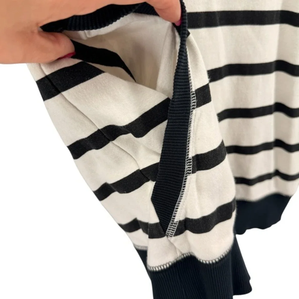 Nike Jordan Pullover Shirt Mens Medium Black White Striped Raglan V-Neck Pockets
